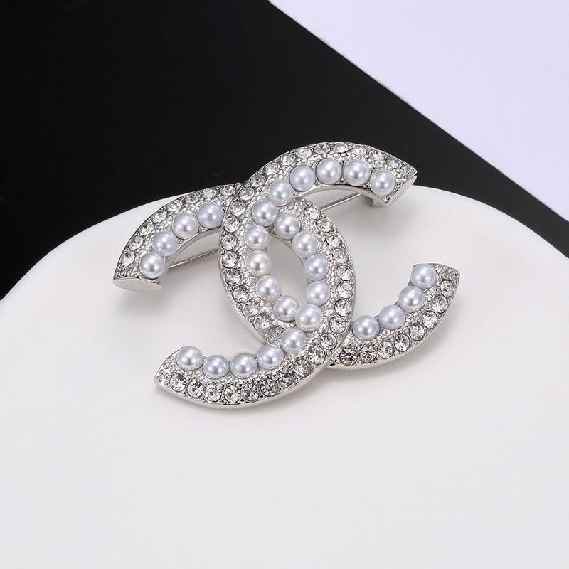 Chanel Brooch 04yxs09